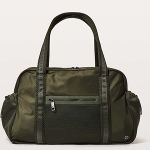 Lululemon Everywhere Duffle *27L